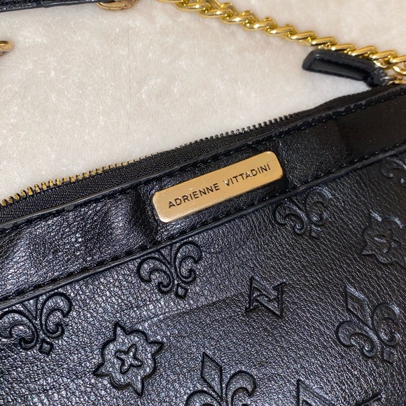 ♥️ Adrienne Vittadini Embossed Black Handbag with Gold Chain - Picture 3 of 8